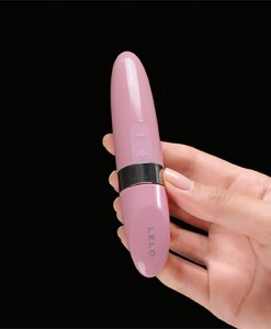 n8709-lelo_mia_2_petal_pink_lipstick_vibrator-2